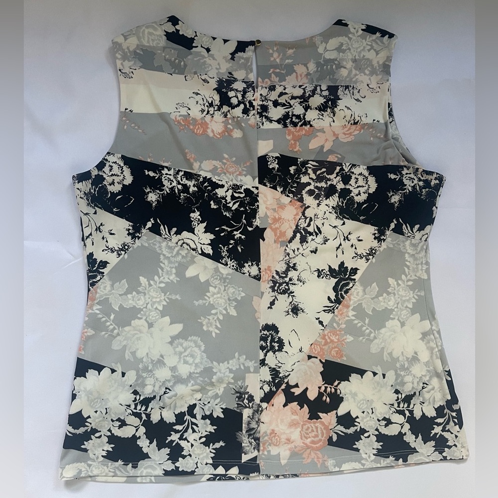 Calvin Klein tank with pleaded neckline size XL, 95% polyester 5% spandex - Picture 4 of 6